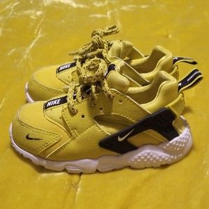 Nike Shoes - Nike hurauche's Nike Shoes - Nike hurauche's